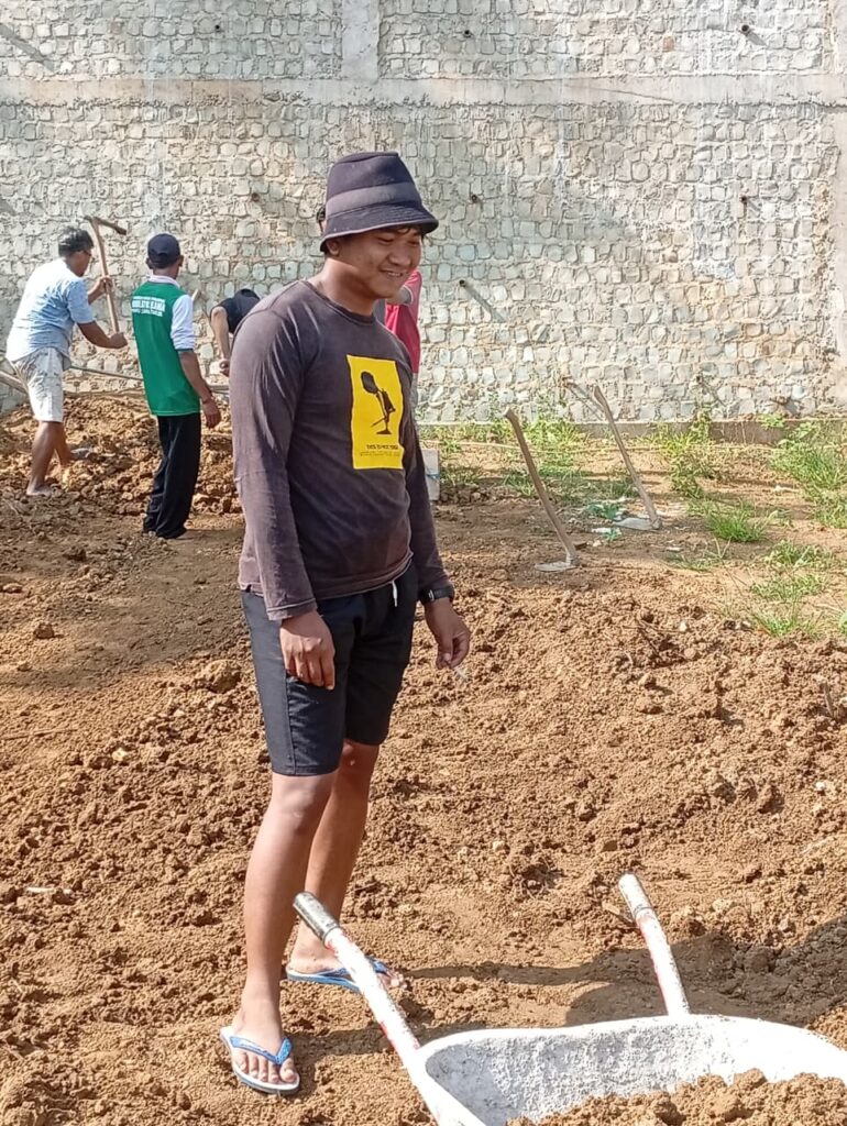 MWC NU Ngrayun Gelar Gotong Royong Uruk Gorong-Gorong di Lokasi Pembangunan Gedung Terpadu whatsapp image 2025 10 19 at 16.13.02 24a67411