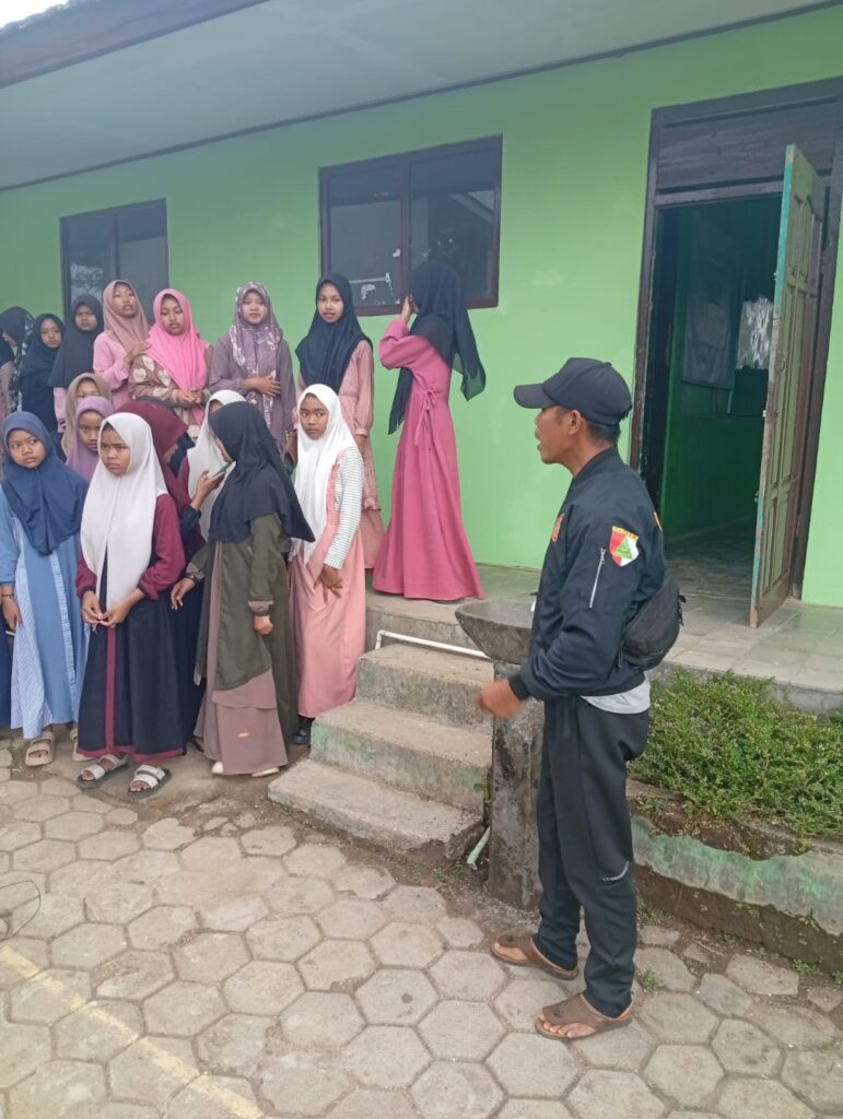 Menjelang Hari Santri 2025, MWCNU Ngrayun dan Banom Kompak Gelar Persiapan di MTs Ma Al Falah Baosan Lor whatsapp image 2025 10 21 at 11.56.34 6985f8f9